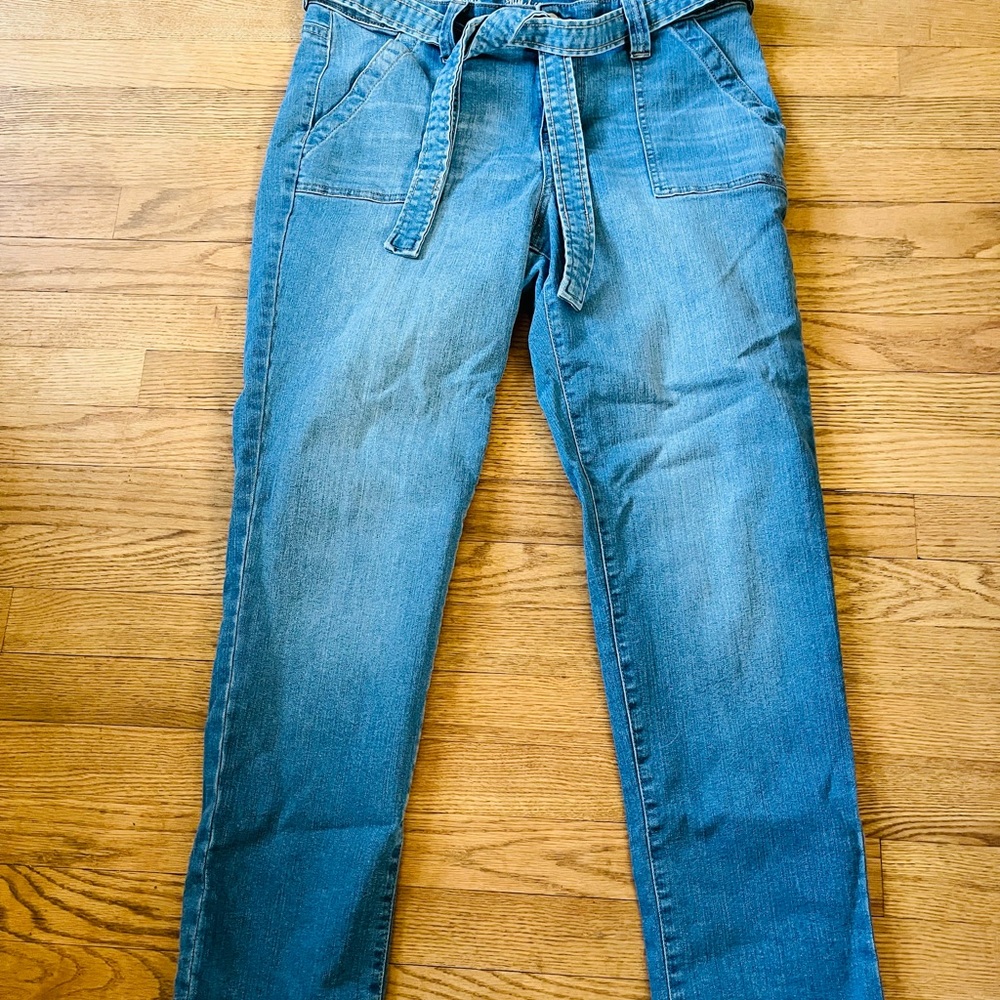 Size 12 Womens jeans, great condition!